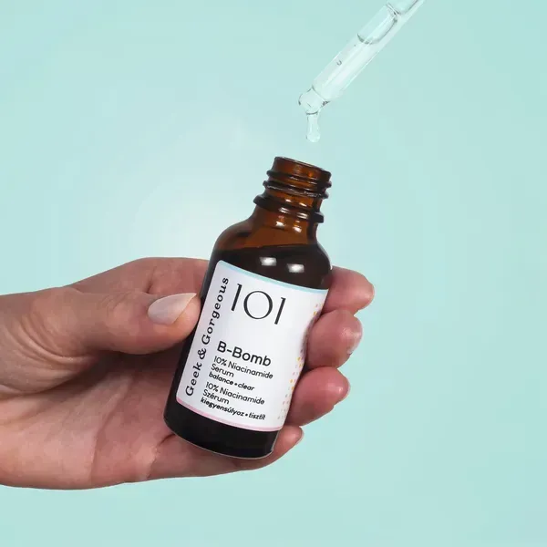 Geek & Gorgeous B-Bomb 10% Niacinamide Serum — флакон сироватки