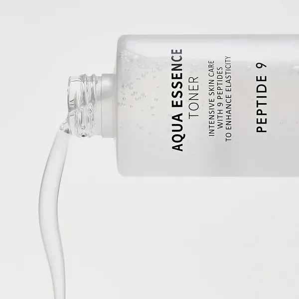 Medi-Peel Peptide 9 Aqua Essence Toner — флакон тонера