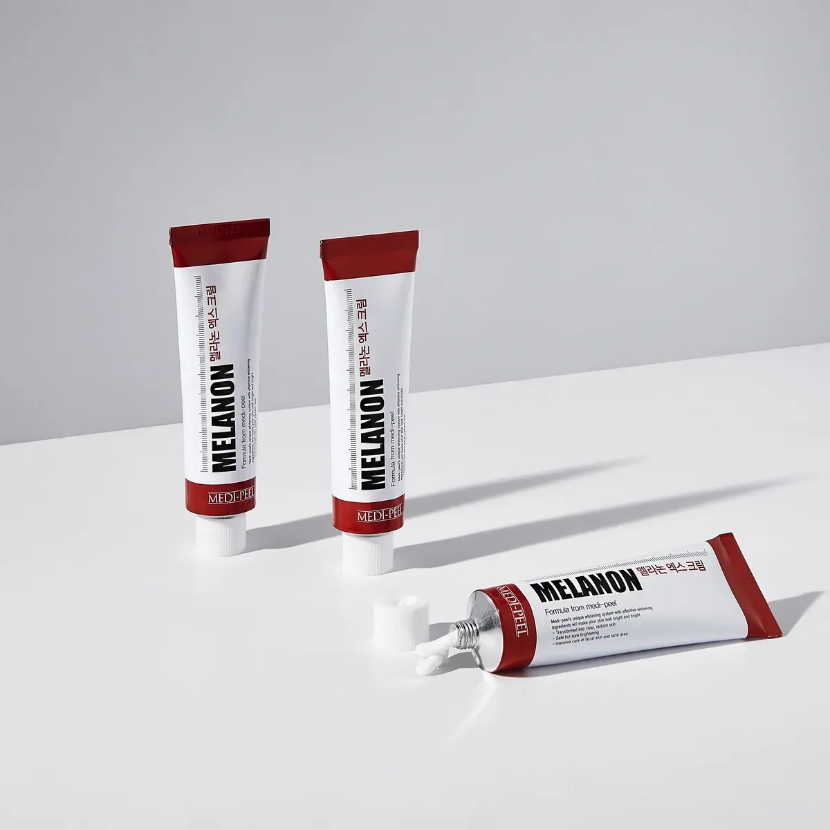 Medi-Peel Melanon Cream — три тюбики крему на світлому фоні