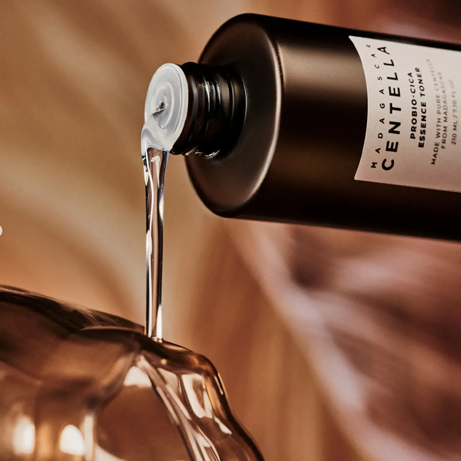 SKIN1004 Probio-Cica Essence Toner — флакон і текстура