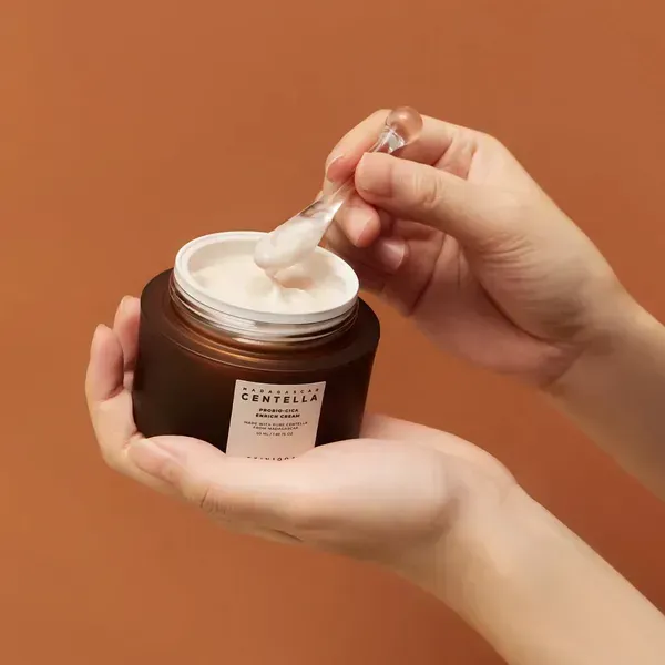 SKIN1004 Madagascar Centella Probio-Cica Enrich Cream — тюбик крему