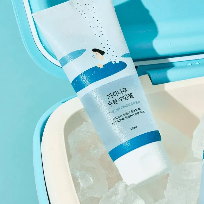 Round Lab Birch Juice Moisturizing Soothing Gel — банка гелю на світлому фоні
