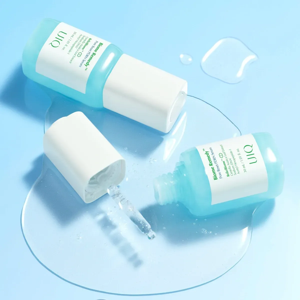 UIQ Biome Remedy Pore Reset PDRN Serum — флакони з піпеткою і текстурою сироватки