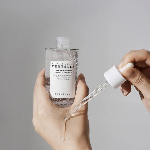SKIN1004 Madagascar Centella Tone Brightening Capsule Ampoule (Ампульна сироватка із центеллою для сяйва шкіри), 50 мл 8809913830627 фото