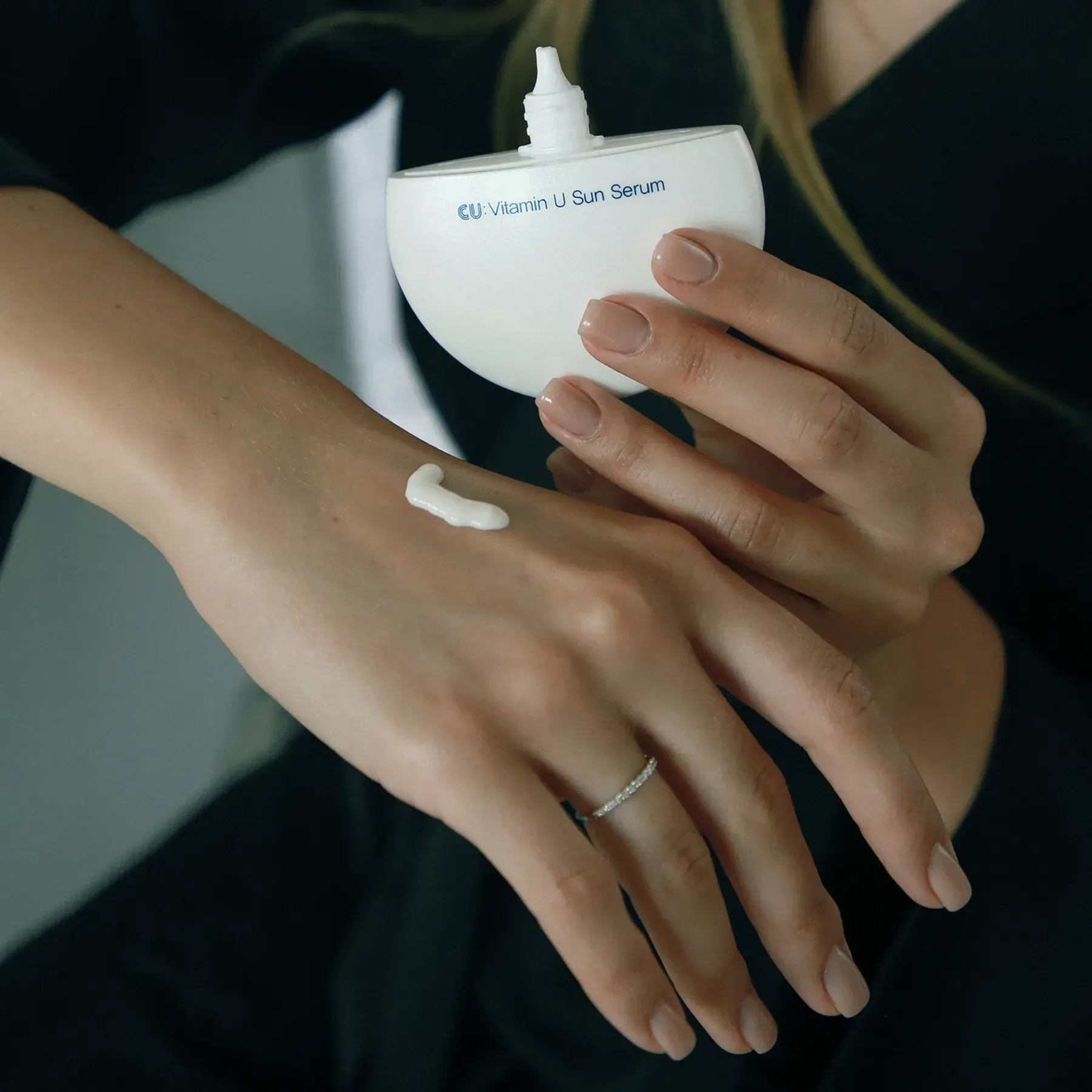 CU SKIN Vitamin U Sun Serum — нанесення